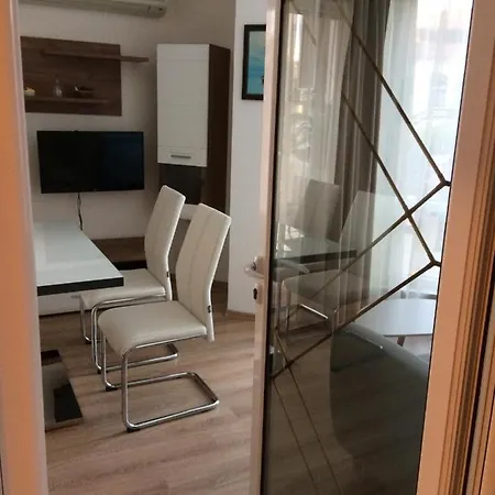 мони Διαμέρισμα