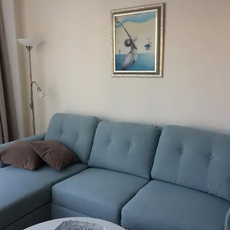 Apartment мони